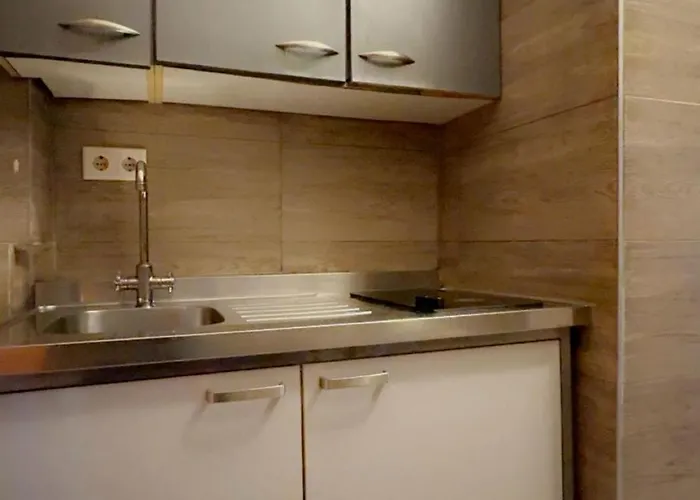 Easy Access To Center, Near Akh 2br W Wifi, For Long Term Διαμέρισμα *