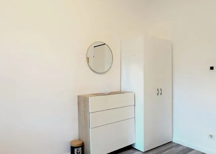 Easy Access To Center, Near Akh 2br W Wifi, For Long Term *