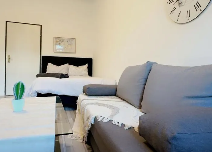 Easy Access To Center, Near Akh 2br W Wifi, For Long Term Διαμέρισμα
