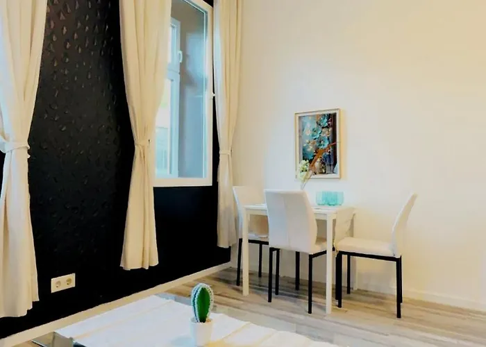 Easy Access To Center, Near Akh 2br W Wifi, For Long Term Διαμέρισμα
