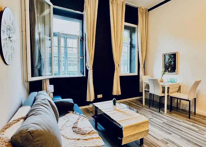 Easy Access To Center, Near Akh 2br W Wifi, For Long Term Βιέννη